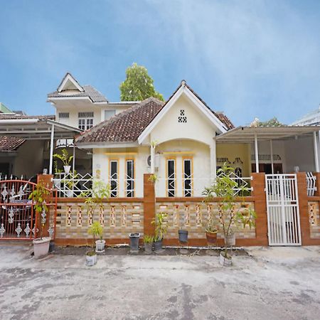 Wisma Pinggir Mitra Reddoorz Танджунг Пинанг Екстериор снимка
