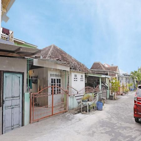 Wisma Pinggir Mitra Reddoorz Танджунг Пинанг Екстериор снимка