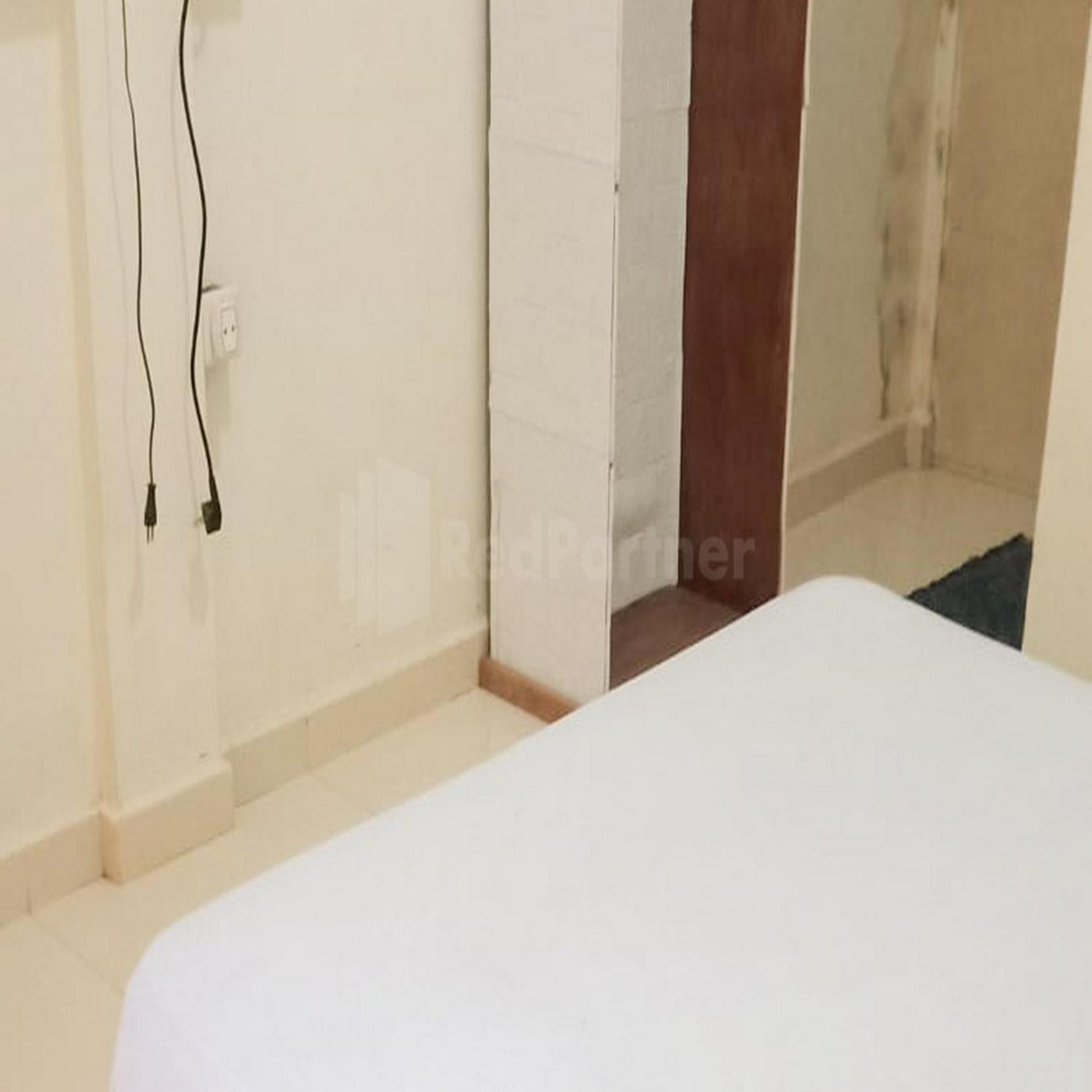 Wisma Pinggir Mitra Reddoorz Танджунг Пинанг Екстериор снимка